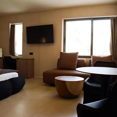 99 Adrianou Aparthotel